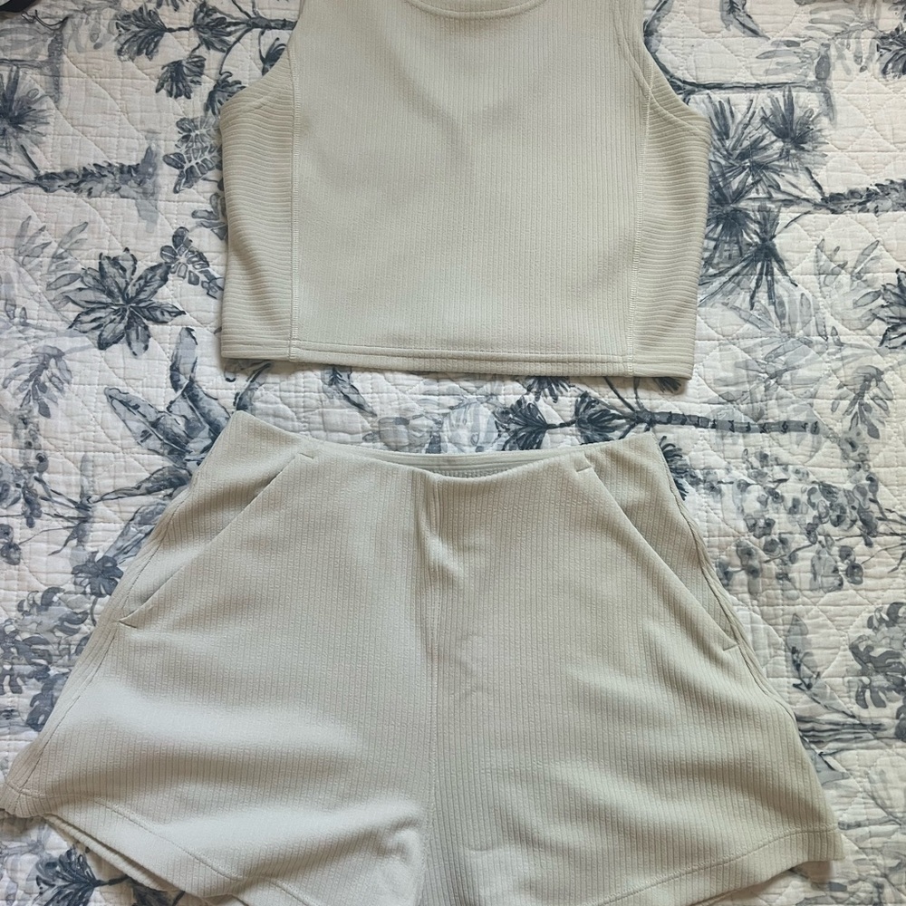 LULULEMON SHORTS (ONLY THIS SHORTS) top is available